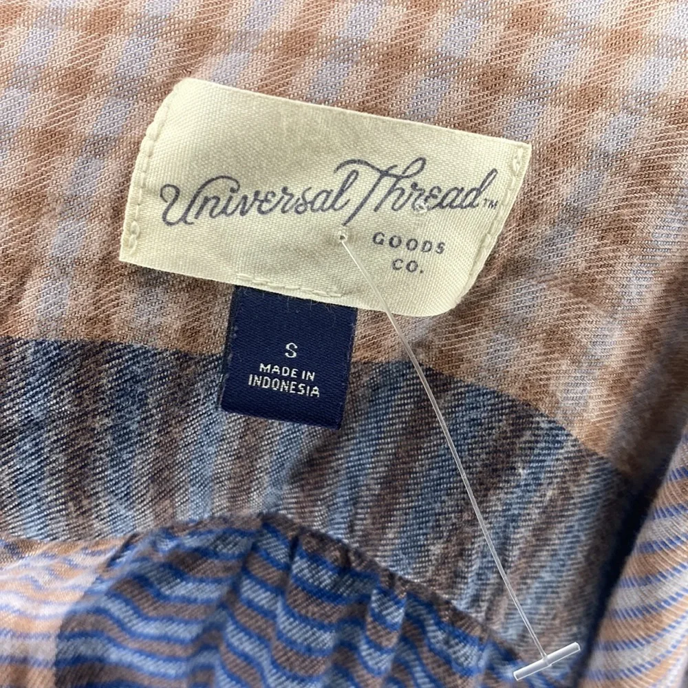 Universal Thread plaid button up - Picture 4 of 4